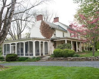Hunt Box on 1700's Horse Farm/Wedding Venue - Purcellville - Edificio