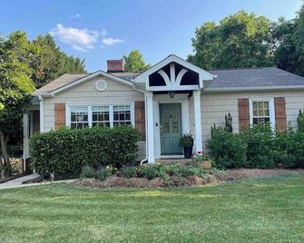 Belmont Lodge Over Garage-Spacious w/Home Theater - Belmont - Edificio