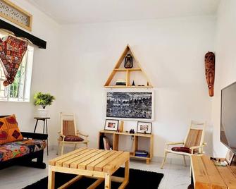 House 256 village. - Gulu - Living room