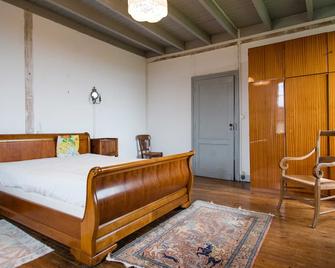 Gentleman House For Rent For 10 On Large Vineyards - Gensac - Habitación