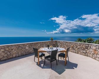 Amazing Home In Lubenice With Wifi - Valun - Balcony