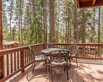 Evergreen - Wawona - Balcony