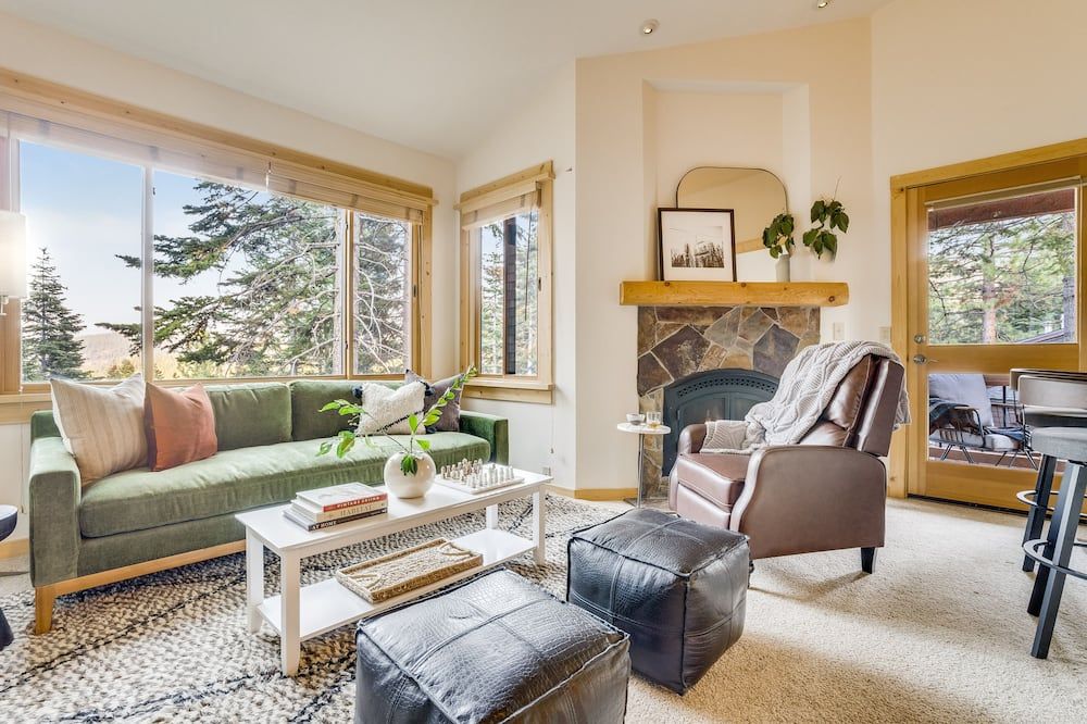 Sierra by Avantstay Ski In/ Ski Out! Near Truckee w/ Access to Northstar Resort Community - Truckee - Salon