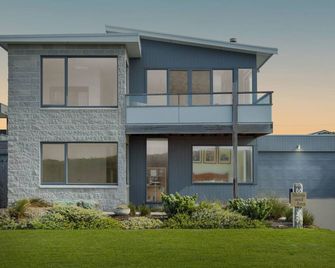 Stone And Sea - Port Fairy - Building