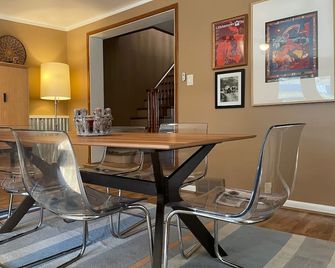 Remodeled & Restful Getaway w/Loft near Simpson's Rest - Trinidad - Dining room