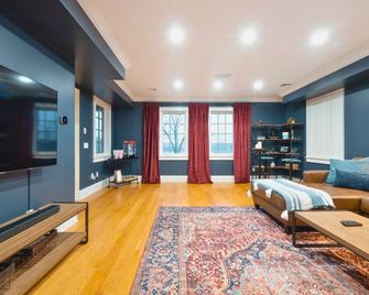 Lakeview Estate - Chef's Kitchen - Nyc Getaway - Danbury - Living room