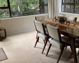 Bush and birdsong at spacious home-away-from-home, just minutes from lake shore - Saint Arnaud - Essbereich