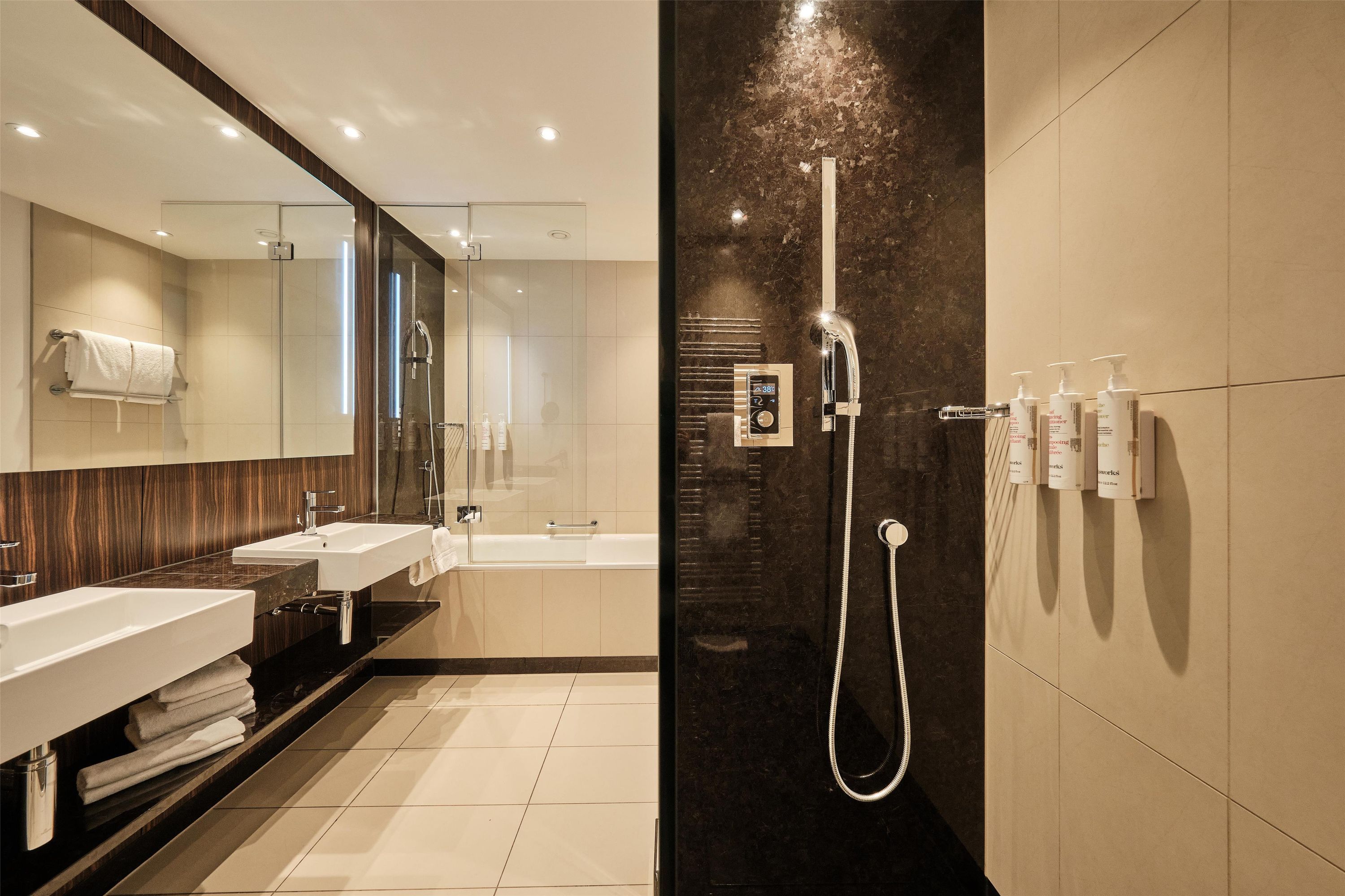 Radisson Blu Hotel Bonn - Bonn - Bathroom