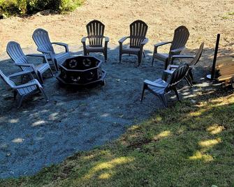 New listing! Perfectly centered in the Birch Harbor village! - Gouldsboro