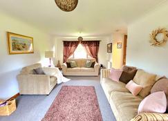 Boutique Four Bed Holiday Home in Inverness - Inverness - Sala de estar