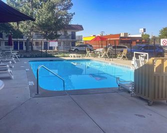 Studio 6 Fort Collins Co - Fort Collins - Pool