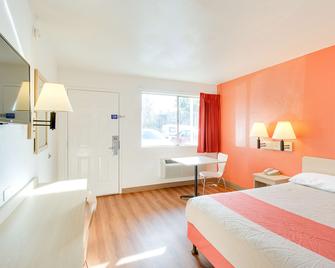 Motel 6 Phoenix East - Phoenix - Bedroom