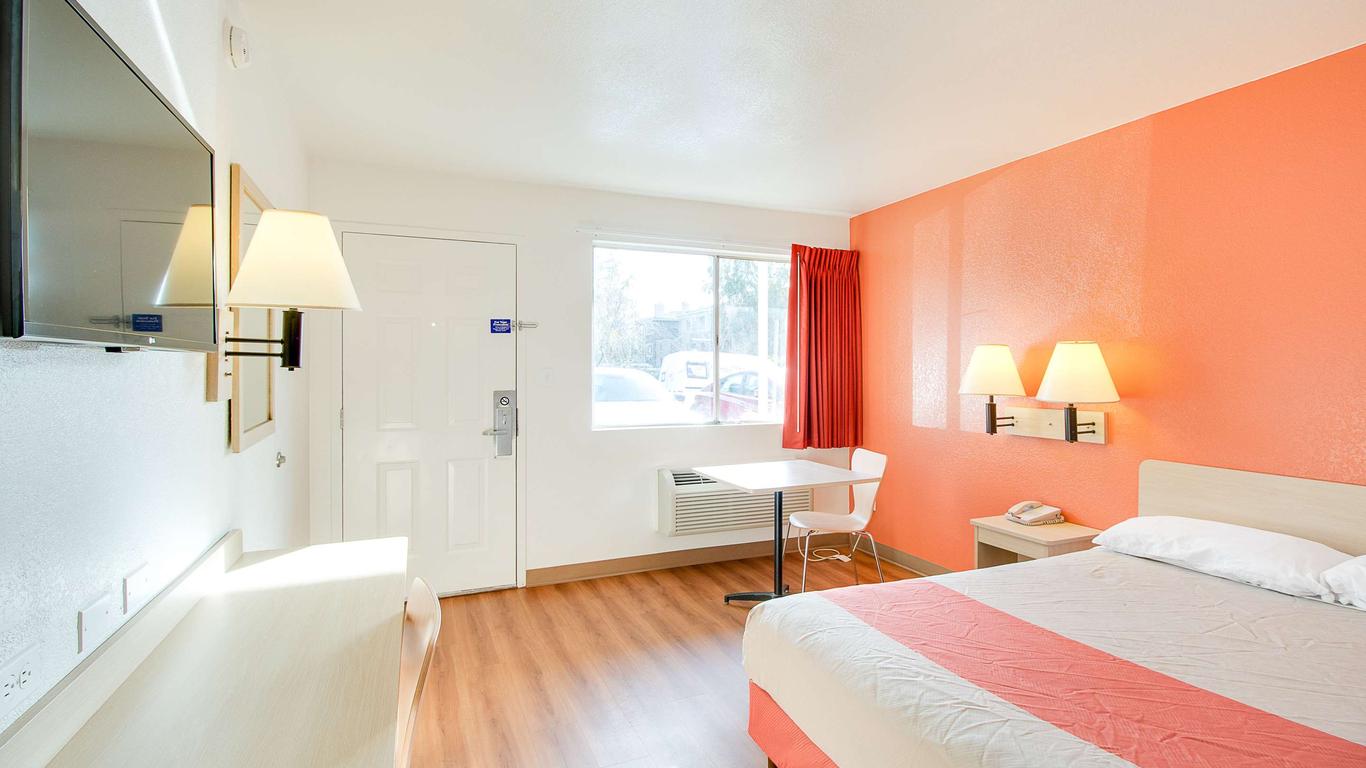 Motel 6 Phoenix East