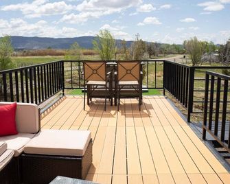 2-unit villa w/ King & Queen suites, shared property near Navajo Lake - Ignacio - Balcón