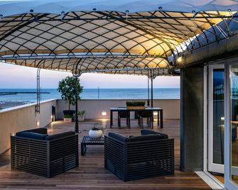 Hotel Plaza e de Russie - Relais & Châteaux - Viareggio - Balcón