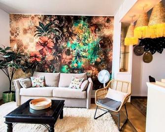 Kosy Spa, Les Princes - Cannes - Wohnzimmer