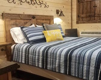 'Treehouse' Cozy Retreat for 2 Near Yellowstone! - Island Park - Slaapkamer