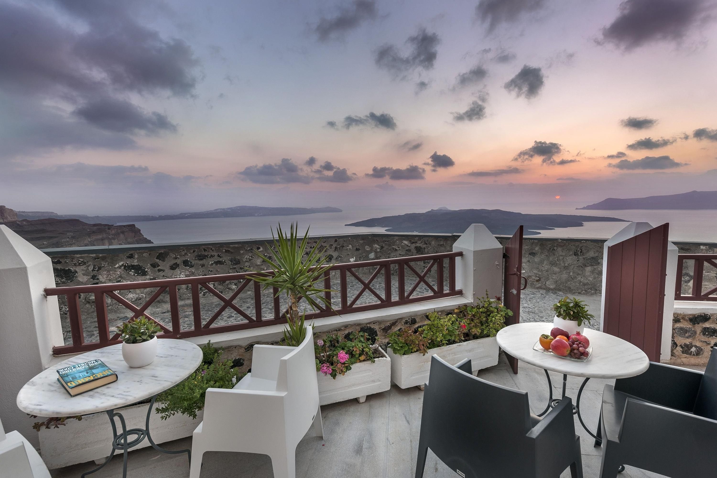 Aigialos Luxury Traditional Settlement - פירה - מרפסת