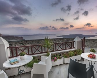 Aigialos Luxury Traditional Settlement - Thera - Balkon