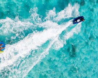 Arena Beach Hotel - מאאפושי - שירותי מקום האירוח