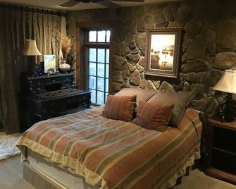 Luxurious, rustic, private vacation home with great view. - Davis - Chambre