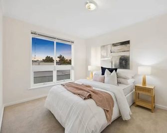 Spacious Hills Retreat with City Convenience - Campbelltown