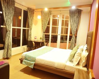 Divi Heritage Inn - Ooty - Bedroom