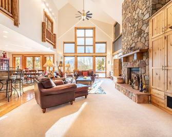 94 Ryan Gulch Road - Silverthorne - Living room