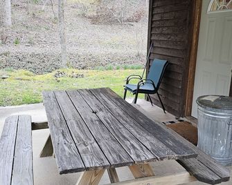 located Just minutes from laurel river lake and holly bay marina. - London - Patio