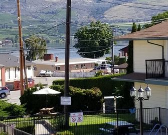 Osoyoos Lakeview Inn & Suites - Osoyoos - Vista del exterior