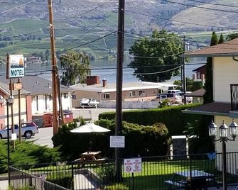 Osoyoos Lakeview Inn & Suites - Osoyoos - Outdoor view