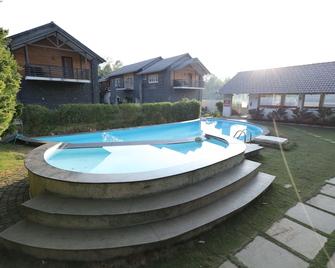 Yellow Lake Resorts & Spa, Yercaud - Yercaud - Piscina