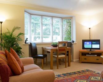 Poplar House Serviced Apartments - York - Living room