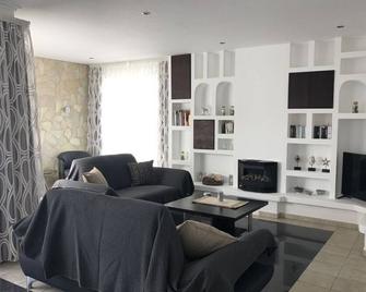Annelie Comfortable Holiday Residence - La Pared - Sala de estar