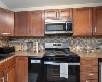 Traditional Ski Chalet Lofted Lodge Room in Exclusive Telluride Location - Telluride - Kuchyň