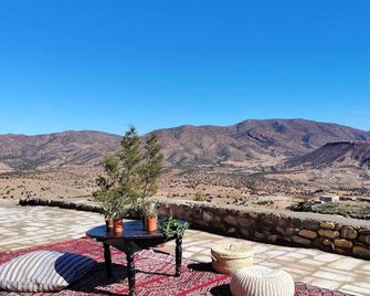 Casa Marmoucha View Steppes de l'Atlas Yoga Retreat 11 pers - Sefrou - Balcón