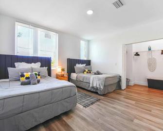 Family-Friendly Townhouse w Private Parking Included - Miami