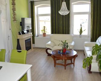 Twee Linden Warnemünde Zentrum - Warnemünde - Living room