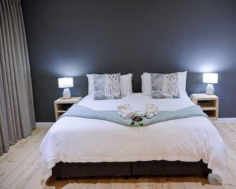 Two Fat Owls Guesthouse - George - Habitación