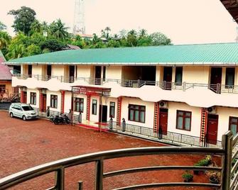Tundreheni Hill Hotel And Restaurant - Gunungsitoli - Edificio