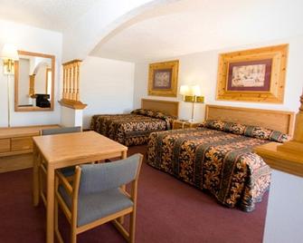 North Country Inn and Suites - Mandan - Schlafzimmer