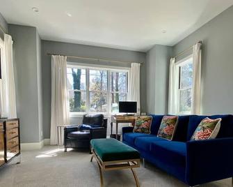 City Gem Nestled In The Woods - Raleigh