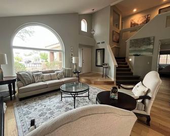 Summerlin Luxury View Home!pool Spa Bbq 4 Bd 3ba Pet Ok - Las Vegas - Stue