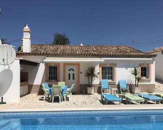 Typical house with private pool to rest in the authentic Algarve - Free wifi - Faro - Pool
