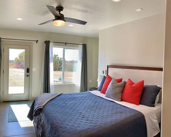 Quiet location with a beautiful view! - Kanab - Habitación