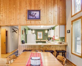Family Lutsen Lakefront Cabin Near Skiing & Trails - Lutsen - Eetruimte