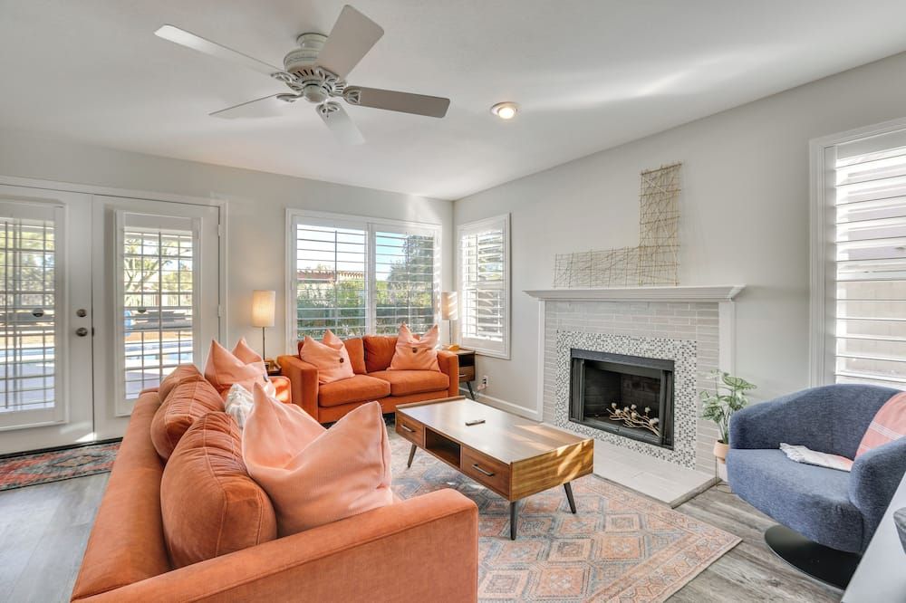 Centrally Located Cave Creek Retreat Wit - קייב קריק - סלון