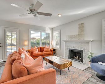 Centrally Located Cave Creek Retreat Wit - קייב קריק - סלון