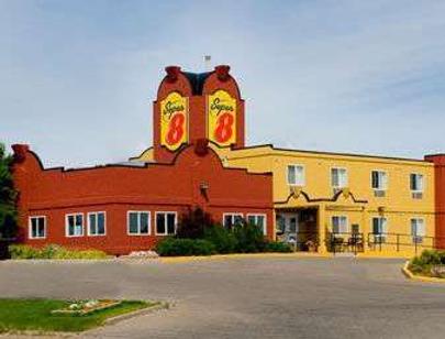 Super 8 by Wyndham Swift Current - Swift Current - Κτίριο
