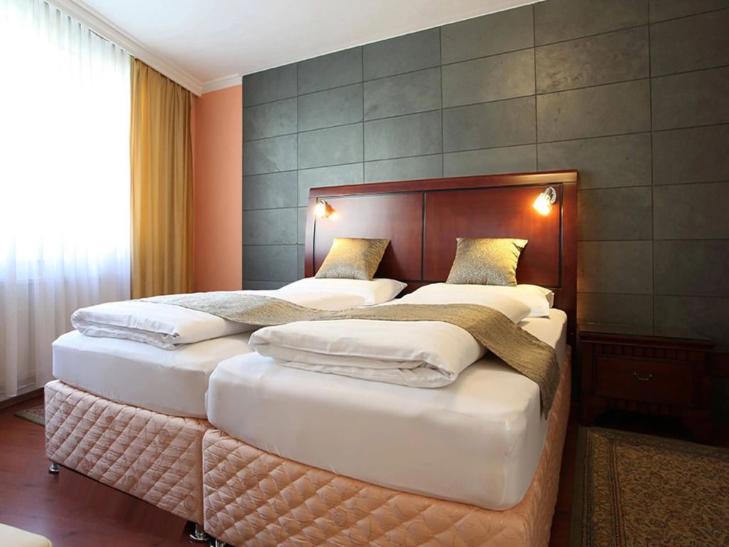 Hotel Attaché l contactless check-in